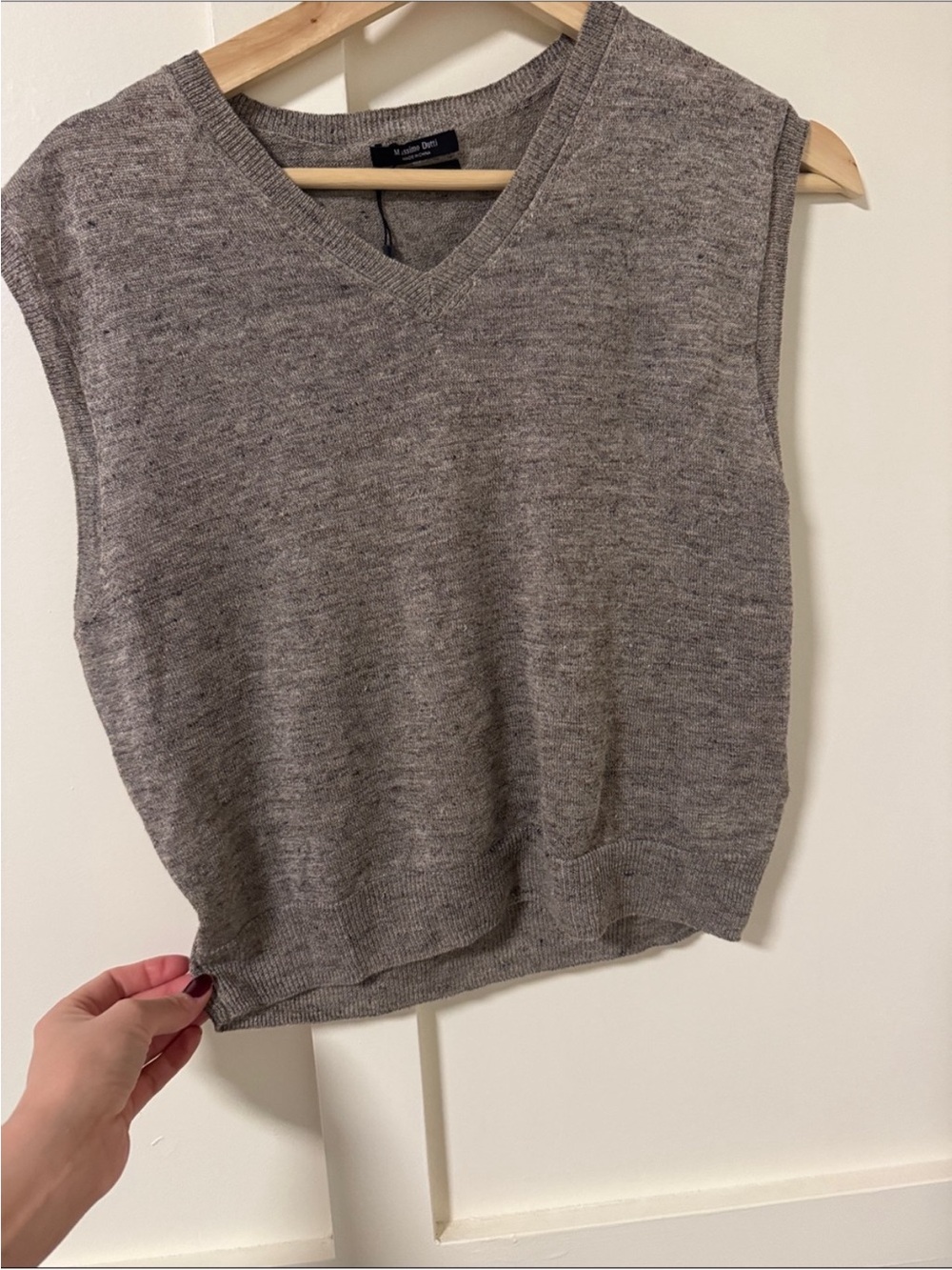 Massimo Dutti Taupe V-Neck
Knit Sweater Vest